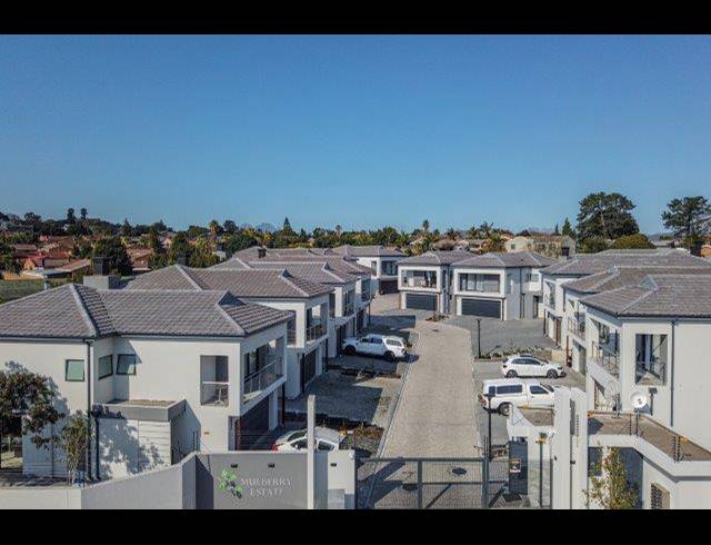 3 BEDROOM TOWNHOUSE FOR SALE IN PROTEA HEIGHTS